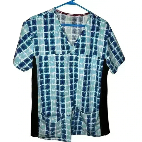 Lot of three scrub tops, Grey’s Anatomy and more sizes large and extra large - Picture 6 of 7